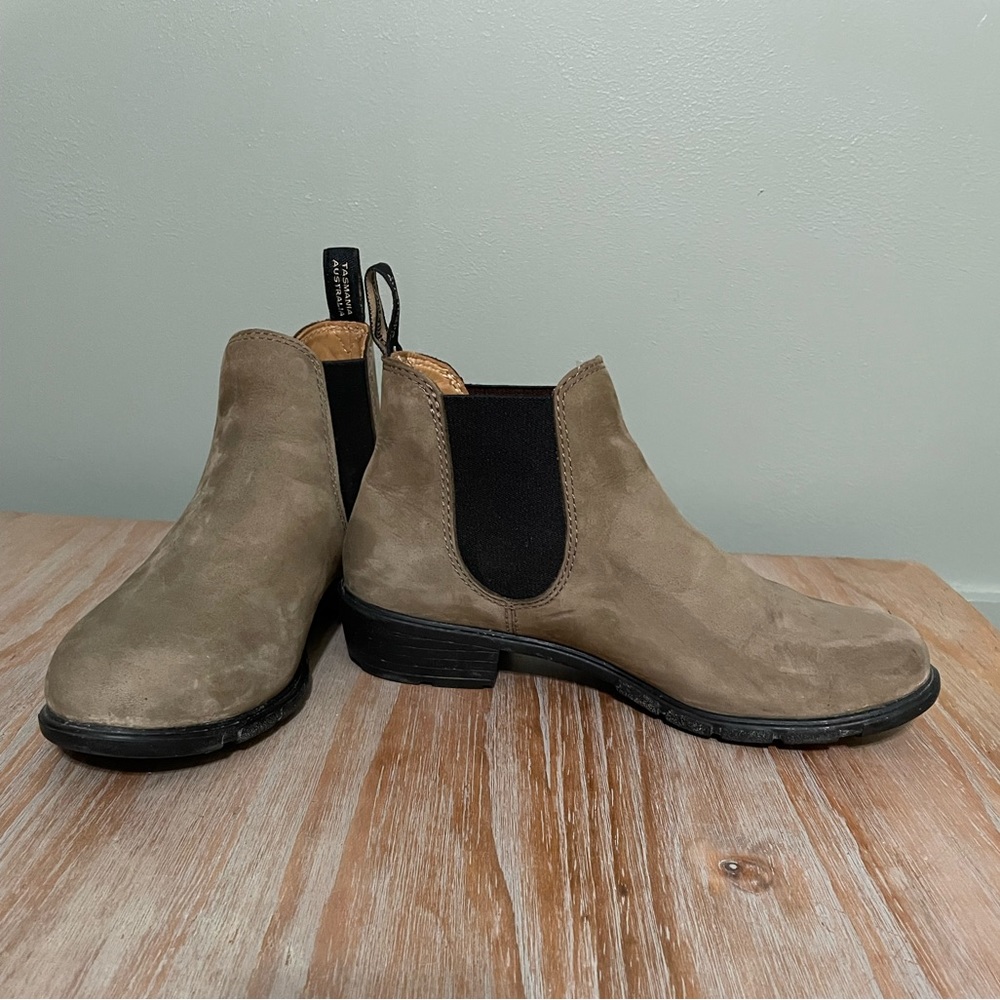 BLUNDSTONE: Taupe Colored Ankle Boots
